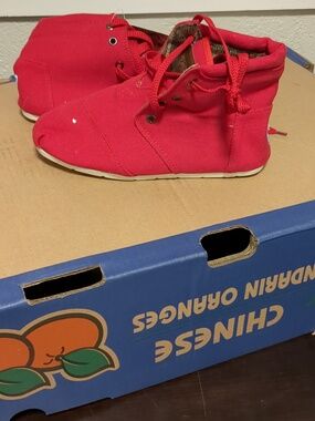 NWT Women's Red Ankle booties TOMS